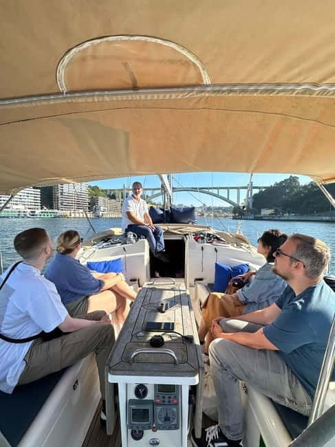 Porto 4H: Charm cruise, wine tasting and vintage van tour - Iconic Views and Quirky Stops