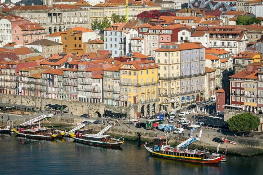 Porto: Flexible Walking Tour in Historic Center - Exploring Porto’s Medieval Heart: Praça da Ribeira & Medieval Stairs