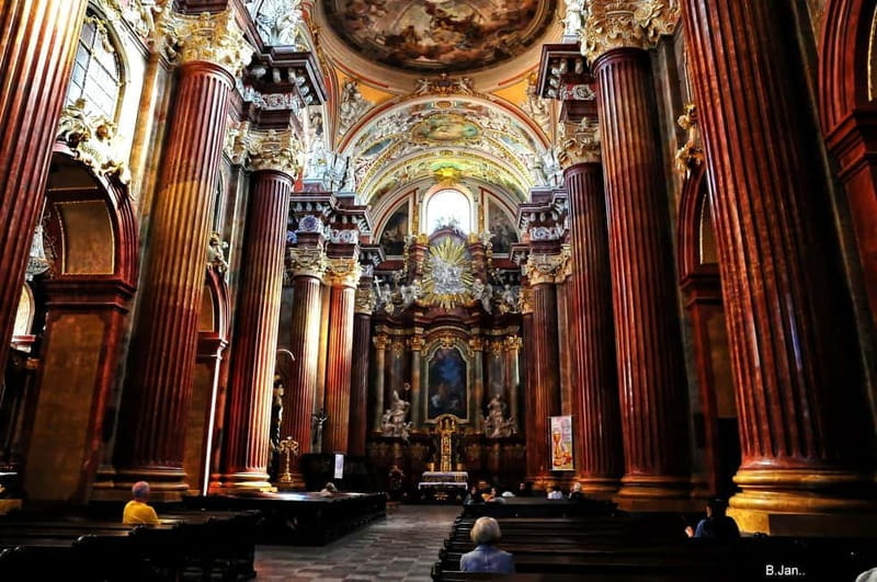 Poznan Old Town and Top Attractions Private Walking Tour - The Pozna Goats: A Daily Delight in the Market Square