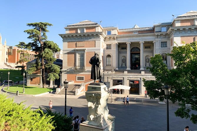 Prado City Tour Royal Palace in one day with entrance and pick-up - FAQ
