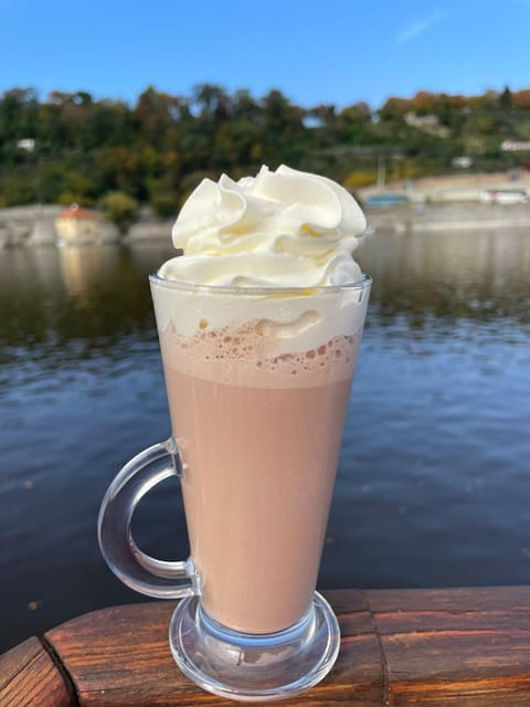 Prague: Advent Boat Cruise with Sweets and Hot Drinks - Final Thoughts
