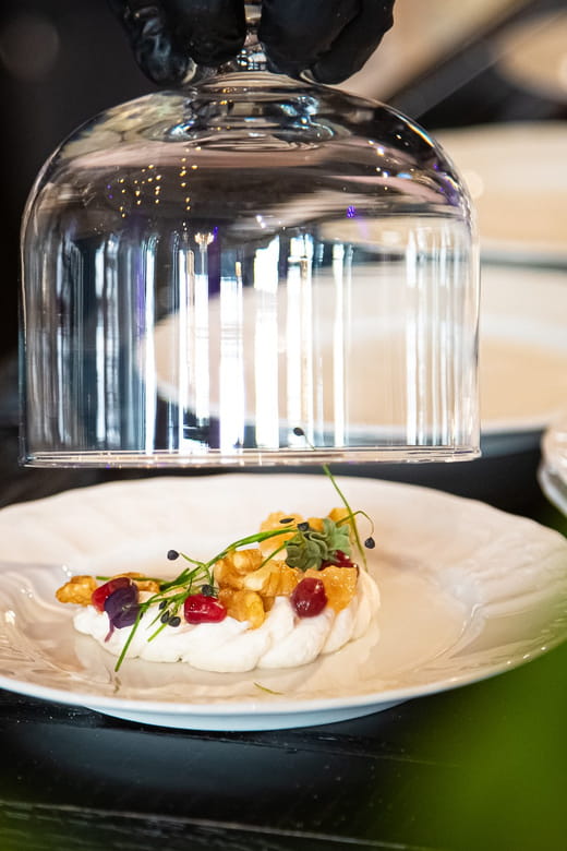 Prague: Czech Tapas Dining Experience with Unlimited Drinks - Who is this experience best suited for?