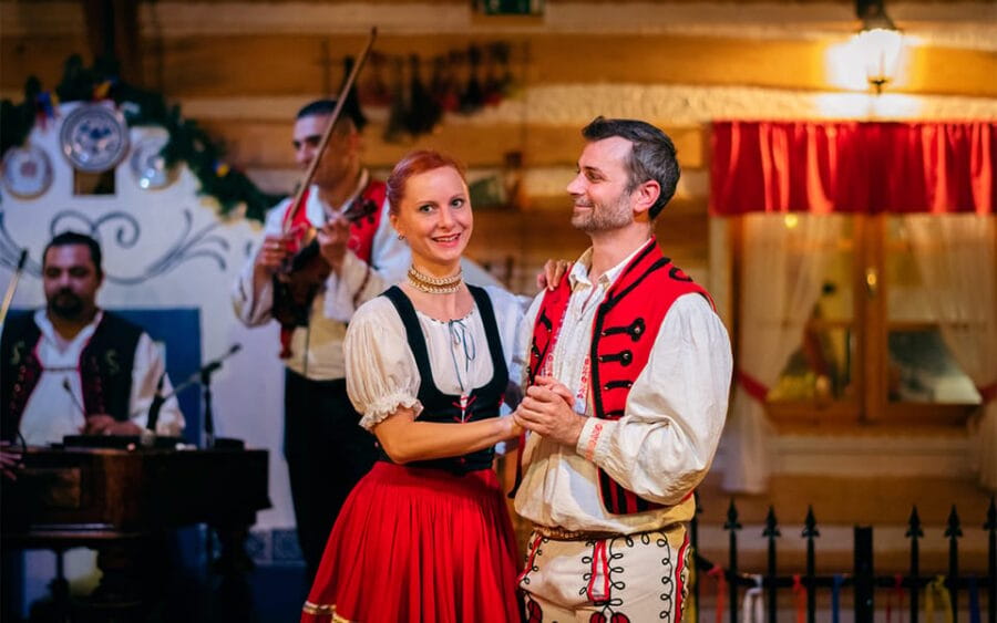 Prague: Folk Dancing Dinner Experience - Who This Tour Is Perfect For