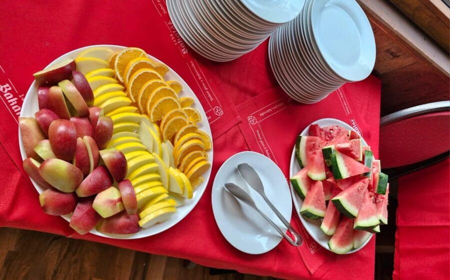 Prague: Valentine's Day Cruise with Dinner and Prosecco - Navigating the Experience: What to Expect