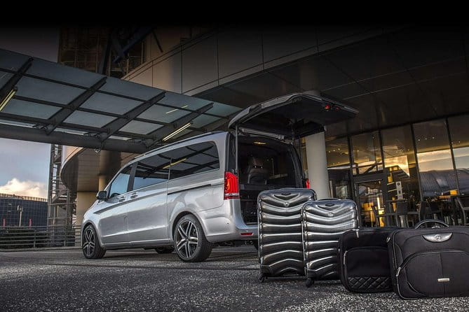 Private airport - city transfer Tbilisi - Entering Tbilisi: The Smooth Transfer