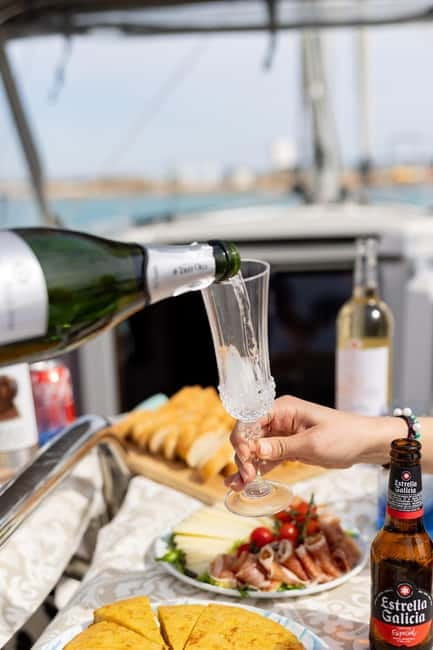 Private and exclusive sailboat in the Bay of Palma and surroundings - A day in the life: what to expect on your private sailboat