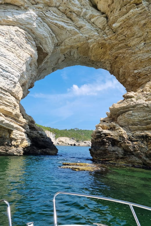 Private boat tour of the coast with swimming stop. - FAQs