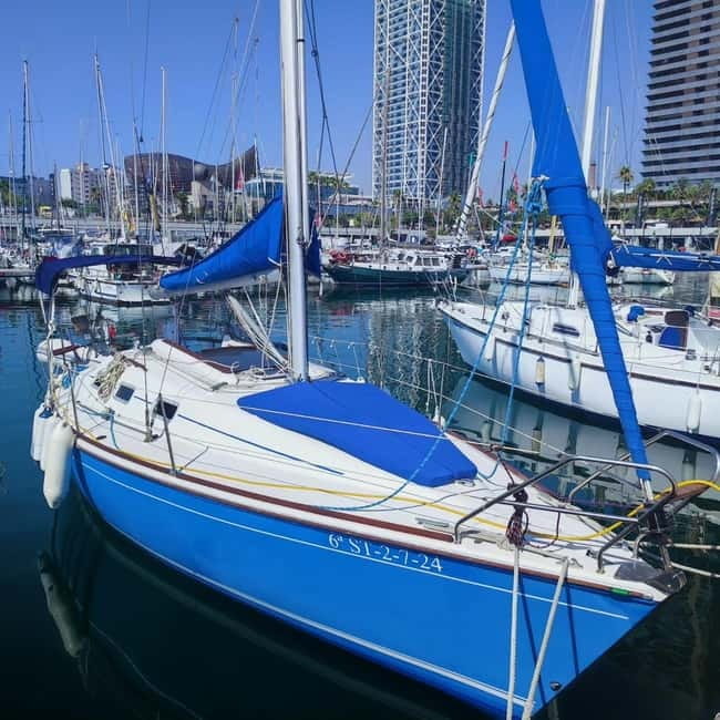 Private boat with Drinks and Snaks - The Value of a Short Sailing Tour