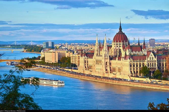 Private Budapest Sightseeing Tour: Royal Castle, Heroes Square, Chain Bridge - Market Hall, Local Flavors, and Cultural Insights
