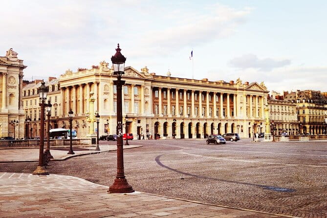 Private car with a driver in Paris 4-6 persons - Who This Service Is Best For