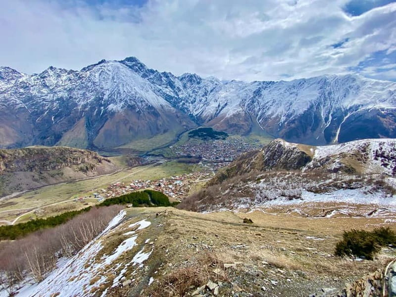 Private day trip to Stepantsminda, Kazbegi Mountains & Sno - The Scenic Climb to Jvari Pass