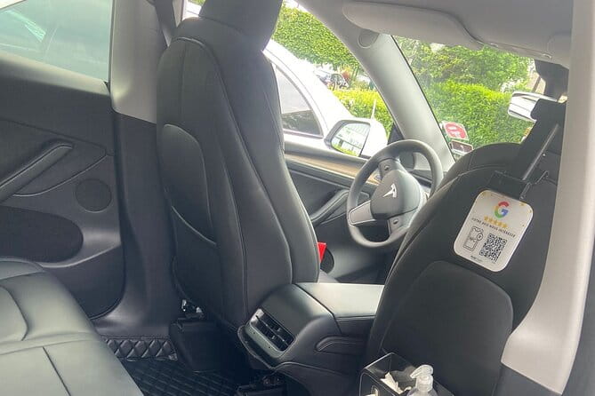 Private Driver between Paris and Charles De Gaulle / Orly Airport - Meeting Point and Convenience