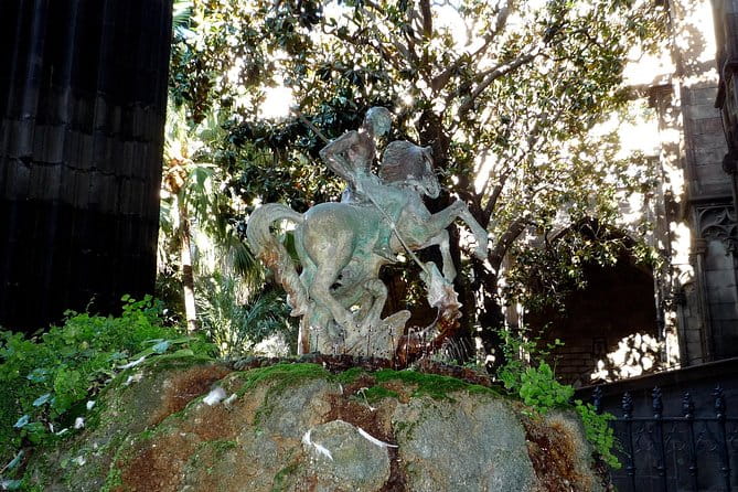 Private Family Experience - Dragon Tour in Barcelona for Kids - What to Expect on the Tour: From Narrow Streets to Mysterious Secrets