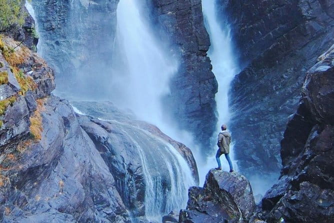 PRIVATE GUIDED TOUR: Secrets of the Fjords - the Osterfjord and Mo, 6-7 hours - The Power of Waterfalls and Narrow Fjords