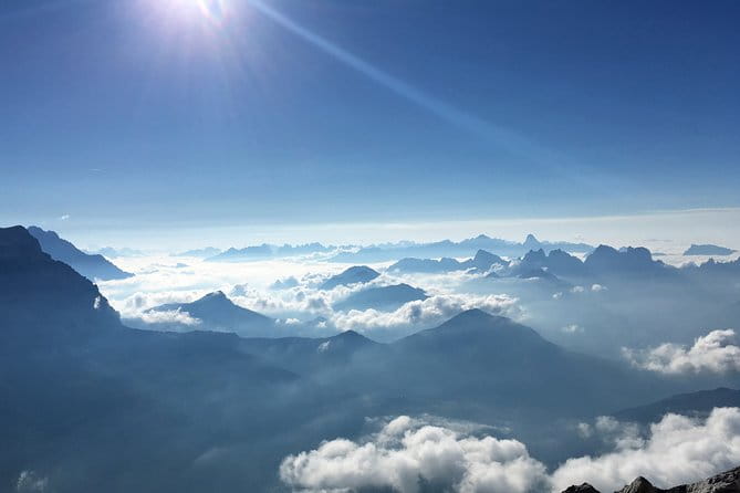 Private helicopter tour to Jura and Seeland - a beautiful sightseeing flight - Admiring the Verdant Jura Highlands