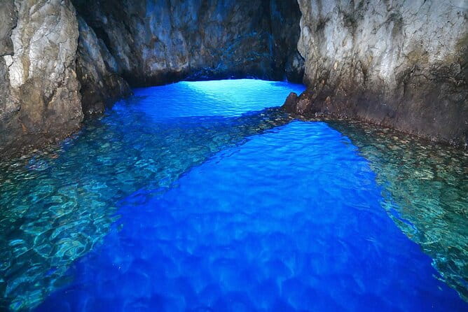 Private speedboat tour to Blue Cave and visit Island Hvar - Swimming and Sunbathing at Stiniva Bay