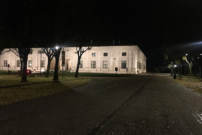 Private Tour Lazing Between the Giants - The Artistic Highlights: Giulio Romano’s Painted Wonders