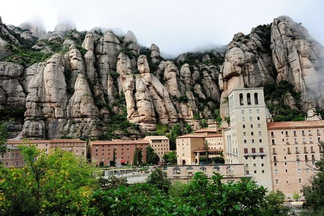 Private Tour: Montserrat and Cava Visit - Lunch and Free Time: An Independent Pause