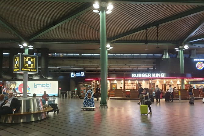 Private Transfer from Schiphol Airport to Rotterdam - Entry and Meeting Point: Seamless and Straightforward