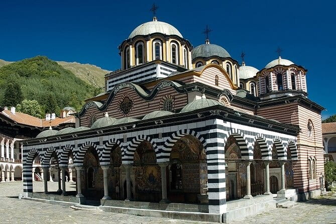 Private Transfer From Sofia to Bansko with Rila Monastery Visit - Visiting Rila Monastery: A Step Back in Time