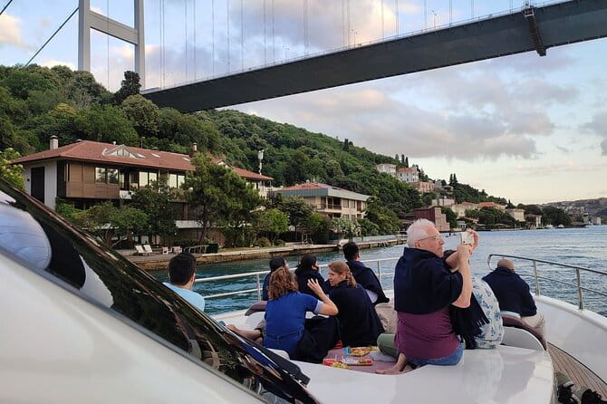 Private Yacht Tour on Bosphorus Istanbul - Detailed Breakdown of the Itinerary and Sights