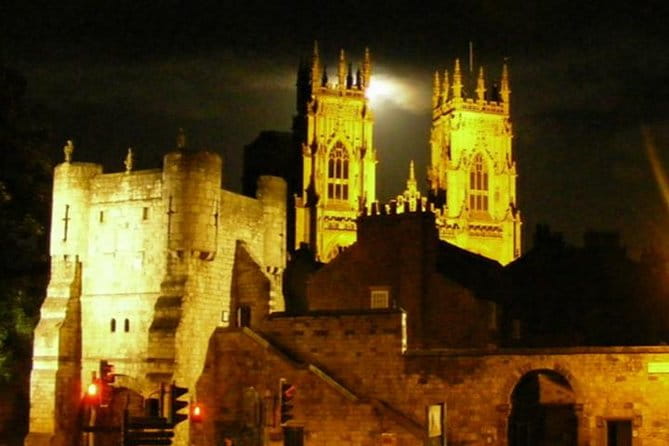 Private York Christmas Walking Tour - Exploring York’s Historic Walls and Beyond