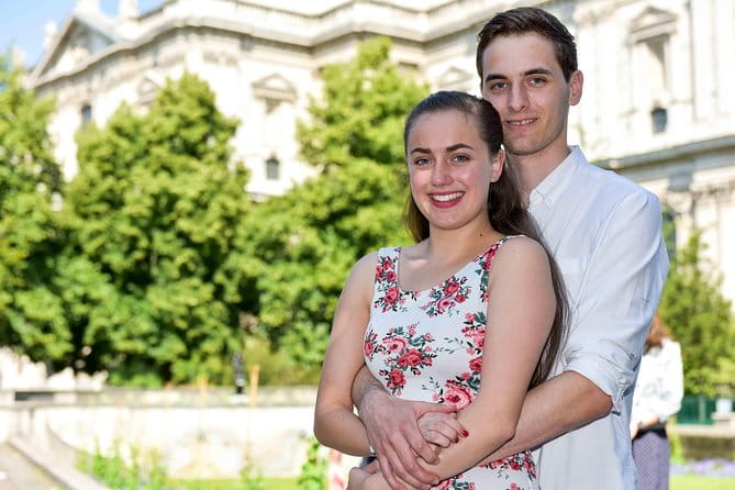 Professional Photoshoot with London Landmarks - Meeting Point and Logistics: How Easy Is It?