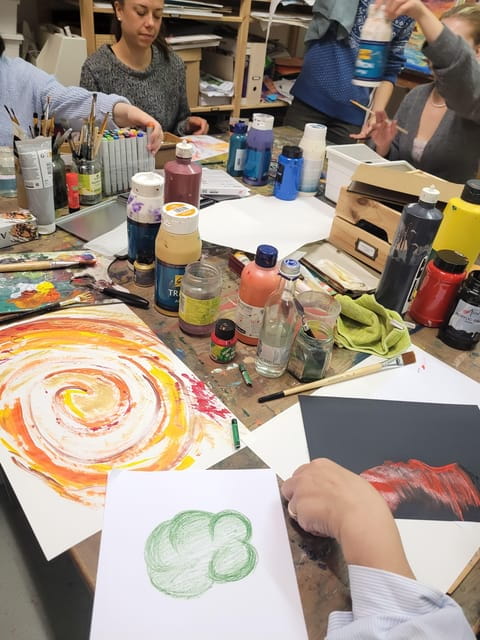 Regensburg: Intuitive painting incl. meditation - Welcome to a Relaxing Blend of Mindfulness and Art