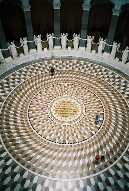 Regensburg: Kelheim Liberation Hall and City visit - Exploring Kelheim’s Town Streets: Charm in Every Corner