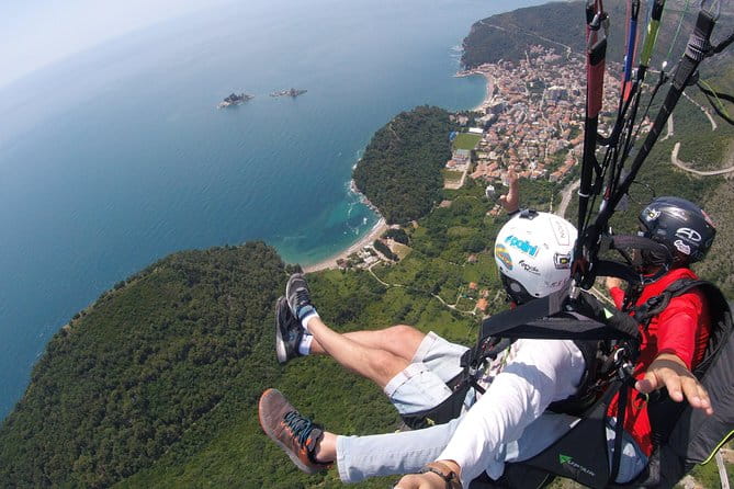 Relaxing flight in Petrovac - What Makes This Paragliding in Petrovac Special?