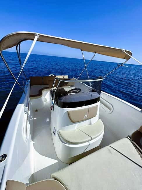 Rental Boat 40 HP - Practical Tips for Your Trip