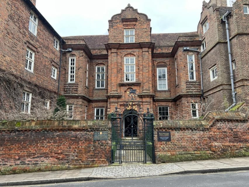 Rochester: Private 2hr Walking Tour with a Blue Badge Guide - Exploring Rochester’s Key Sites with a Knowledgeable Guide