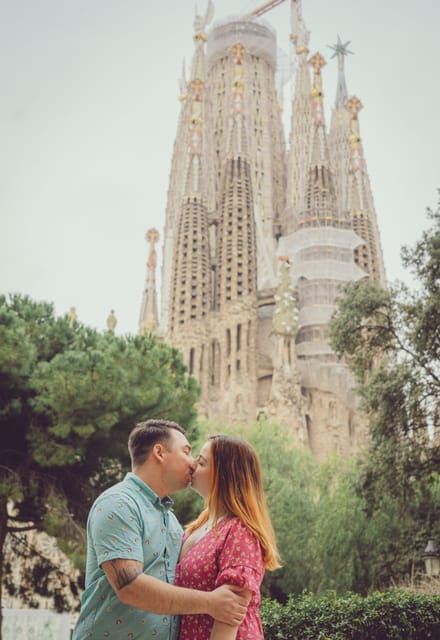 Romantic Photoshoot Experience for Couples in Barcelona - What to Expect During the Photoshoot