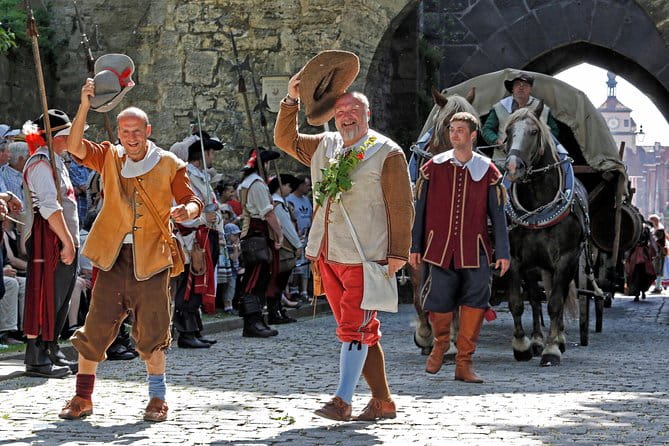 Romantic Road Day Trip from Würzburg (Main) to Rothenburg/Tauber (SUNDAY) - Transportation, Logistics, and Group Size