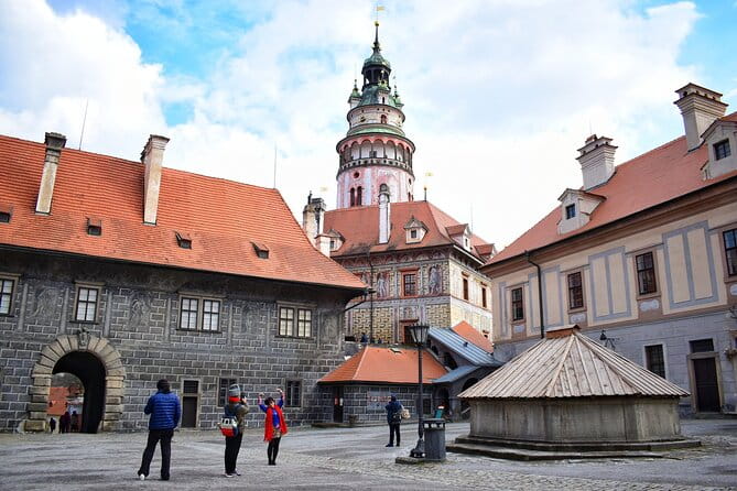 Romantic Whispers of eský Krumlov - The Castle Tower and Latrán: Highlights and Considerations