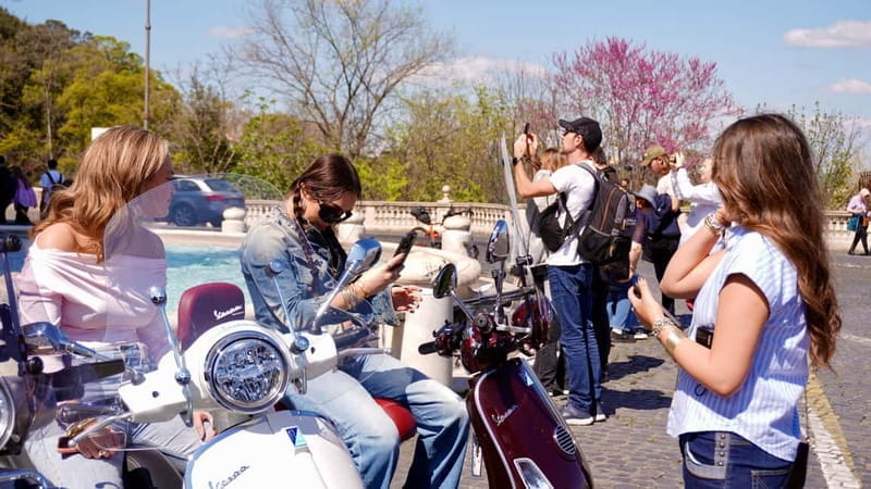 Rome: 1-Hour Vespa Tour as Passenger with Local Guide - Who Is This Tour Perfect For?