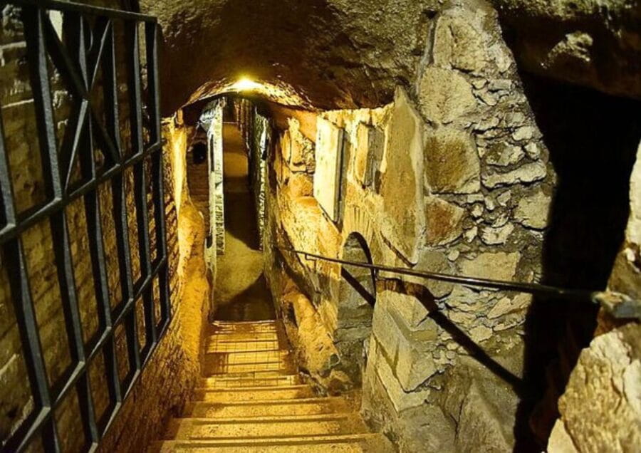 Rome: Catacombs Tour with Private Transfer and Tickets (3h) - FAQ