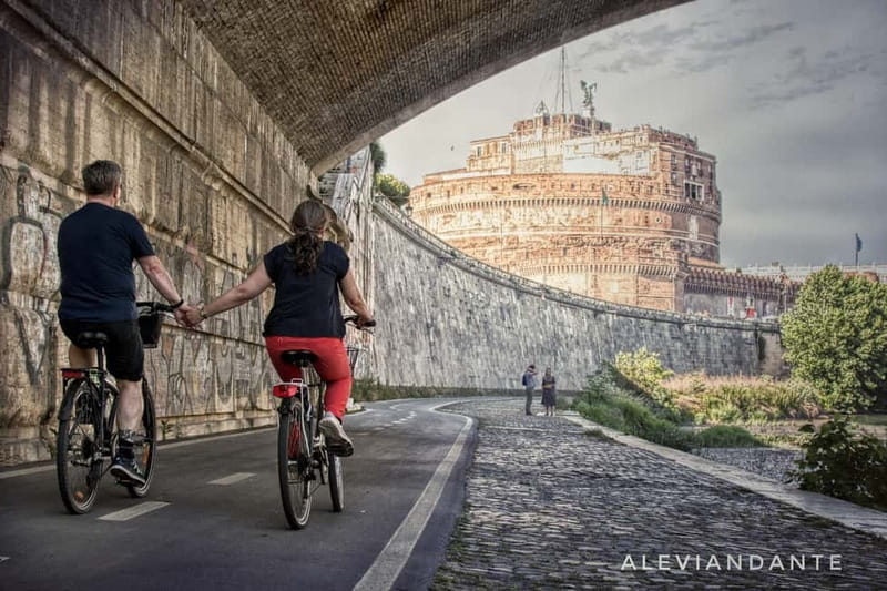Rome: E-bike Tiber River Tour > Hidden Gems & Local Treats - The Charm of Tiber Island and Riverside Landmarks