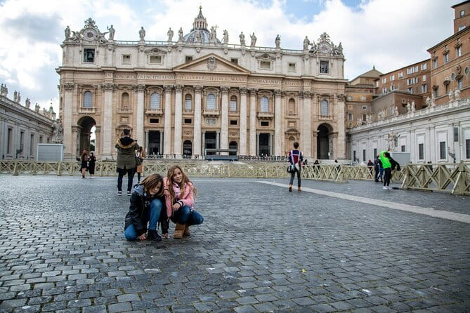 Rome in 2 days tour including Colosseum, Trevi Fountain and Sistine Chapel - Walking the Historic Center