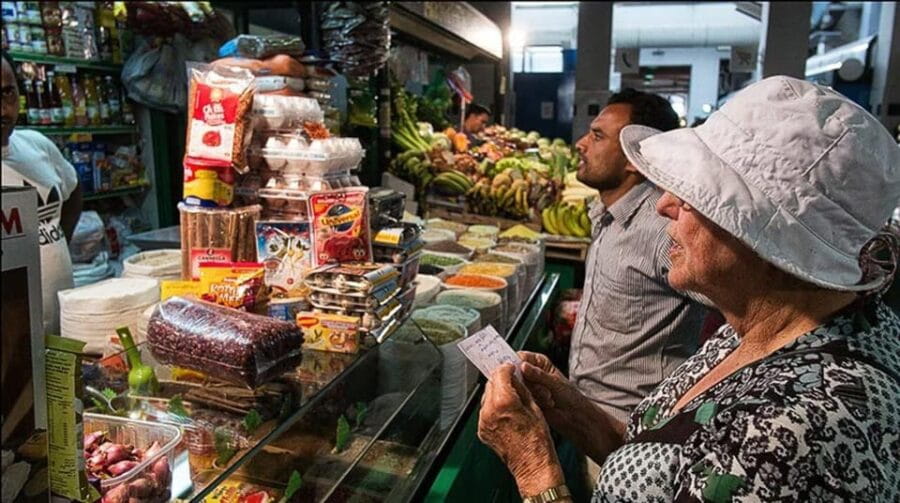 Rome: Market Tour & Authentic Aperitivo at Local's Home - Price and Logistics