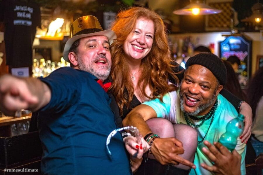 Rome: NYE Pub Crawl and Club - The pub crawl: Two lively stops and a pizza buffet