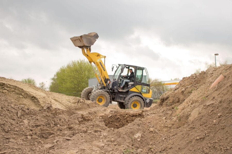 Rostock: 25t chain excavator digging at the Rostock excavator playground - The Machine: A 25-ton Behemoth With Surprising Ease of Use