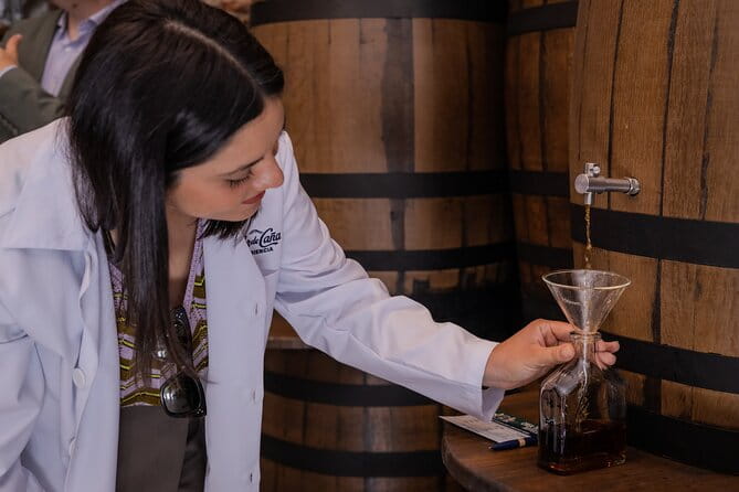 Rum Tasting: Experience of the 5 senses in Madrid - The Guide and the Experience Atmosphere