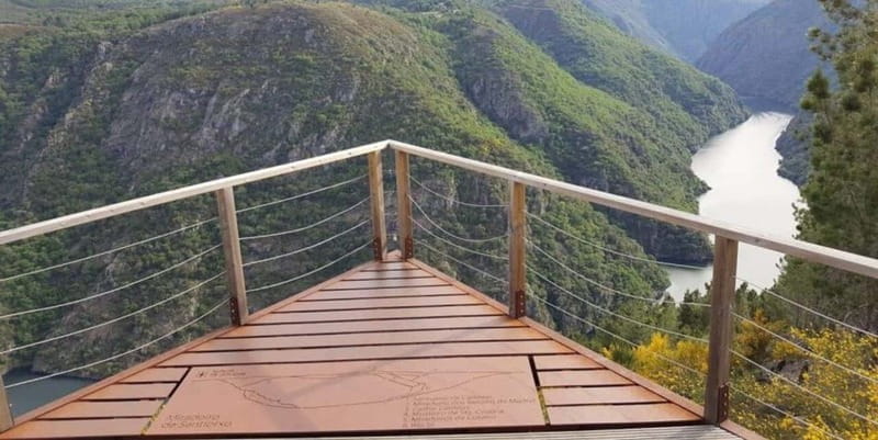 Ruta Ribeira Sacra and Sarria: Between Vineyards, History and the Way of Saint James - Visiting the Monastery of Samos