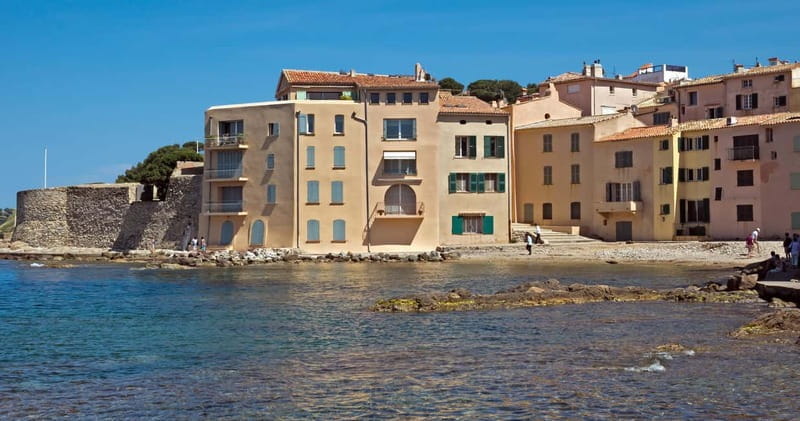 Saint-Tropez: Express Walk with a Local in 60 minutes - Exploring the Heart of Saint-Tropez: Place des Lices