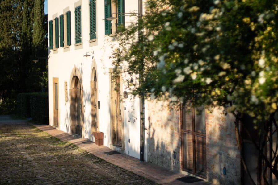 San Gimignano: Wine and Food Tasting in a Family Winery - Visiting Casa Lucii: What to Expect on Your Tour