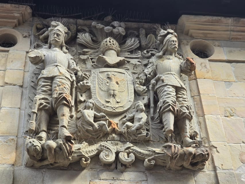 Santillana del Mar: exclusive private tour with Collegiate Church of Santa Juliana - Inside the Collegiate Church of Santa Juliana