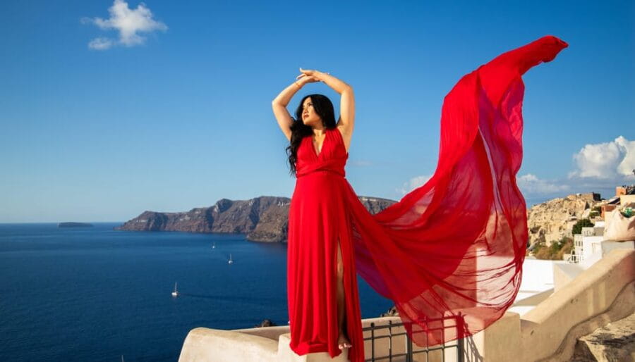 Santorini: 40-Minute Oia Photoshoot - Who Should Book This Experience?