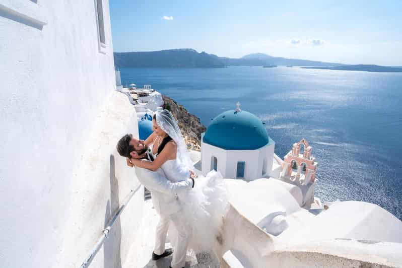 Santorini Photoshoot with Blue Domes & Caldera View - FAQs