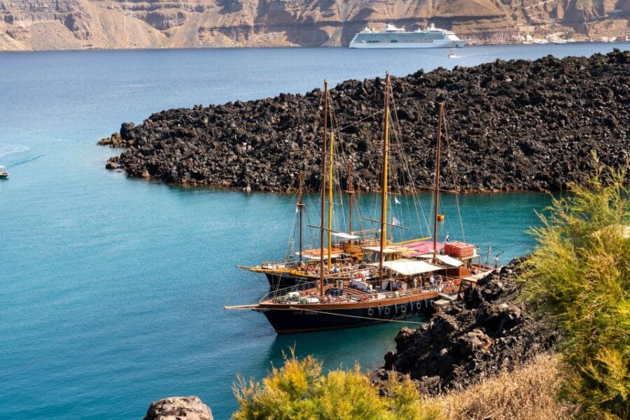 Santorini: Volcanic Islands Cruise with Hot Springs Visit - The Volcano: Active and Engaging